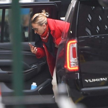 Scarlett Johansson – Arrives for Saturday Night Live Rehearsals at NBC