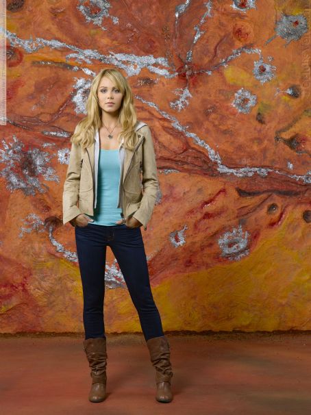 Laura Vandervoort V TV Series Promo shoot | Laura Vandervoort Picture ...