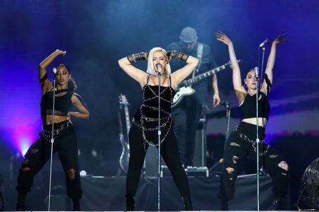 Bebe Rexha Performs On Stage At Rock In Rio 19 In Rio De Janeiro Famousfix Com Post