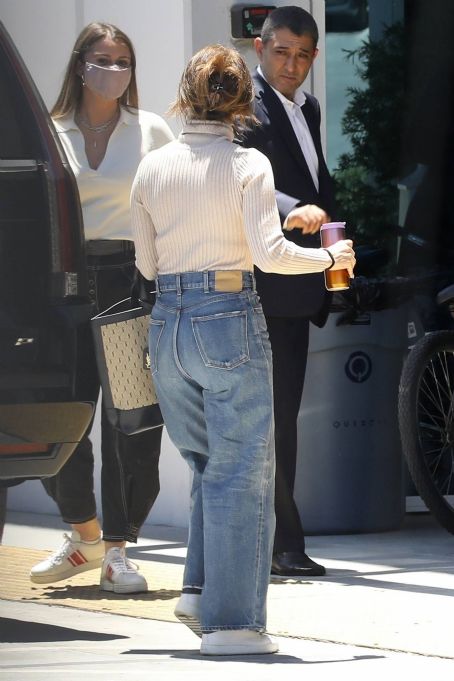 Jennifer Lopez – In a denim pants heading for a photoshoot in Los Angeles