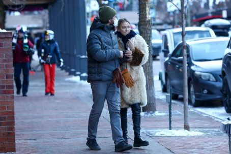 Kate Hudson – With her fiancé Danny Fujikawa shopping candids in Aspen