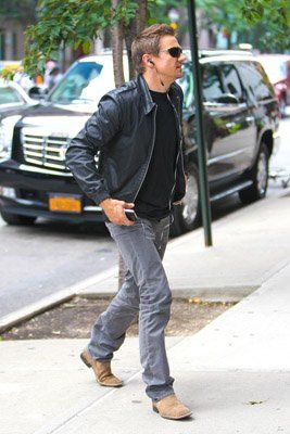 f Jeremy Renner leaving his New York City hotel (July 31)