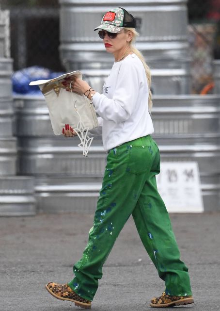 Gwen Stefani – Shopping candids at Home Depot’s garden center in Los Angeles