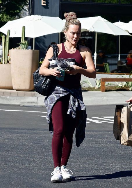 Hilary Duff – Shopping at Erewhon Market in Studio City