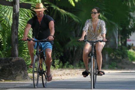 Eiza Gonzalez and Josh Duhamel go for a Ride Mexico 07/03/2018