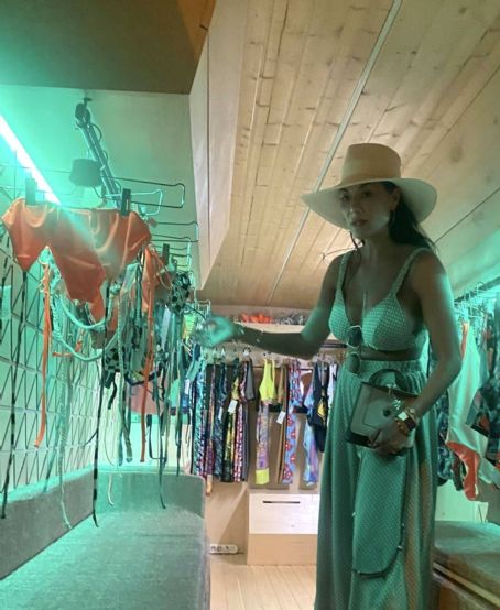 Nicole Scherzinger – Shopping candids in Spain