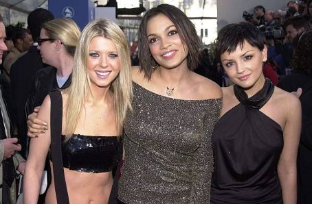 Tara Reid, Rosario Dawson and Rachael Leigh Cook - The 43rd Annual Grammy Awards (2001)