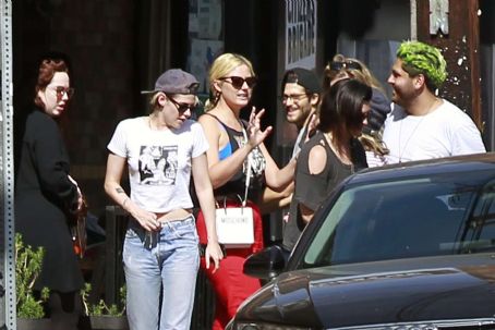 Kristen Stewart in Jeans – Out in Los Angeles | Kristen Stewart Picture ...