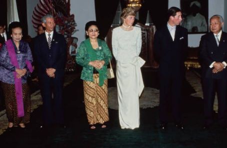 Princess Diana attend a banquet at Merdeka Palace, the presidential ...