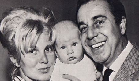 Mabel Karr and Fernando Rey