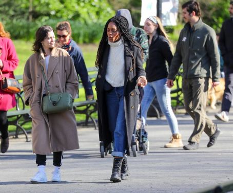 Naomie Harris – Takes a walk through Central Park in New York