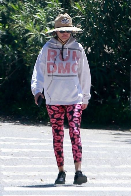 Lisa Rinna – Out for a hike in Los Angeles | Lisa Rinna Picture