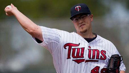 For Twins' Vance Worley, black-rimmed glasses … but no 'Wild Thing' – Twin  Cities