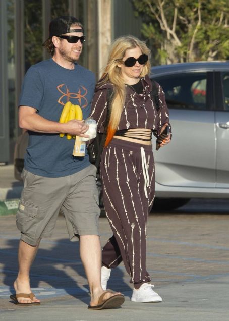 Avril Lavigne – in a bone print tracksuit seen while shopping in Malibu