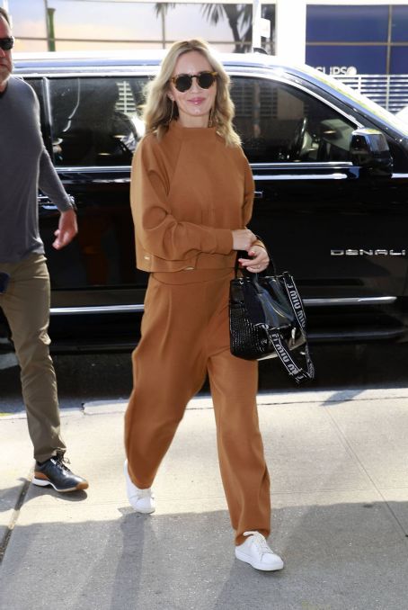 Emily Blunt – Arrive at the Drew Barrymore show in New York