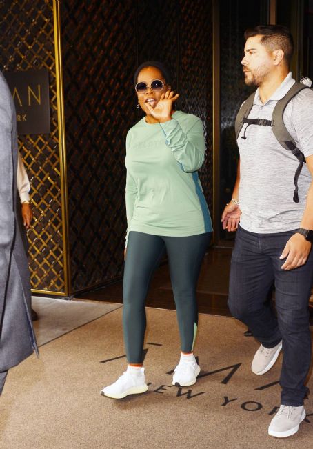 Oprah Winfrey – Is going to a workout session in New York - FamousFix