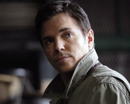 Nicholas Lea