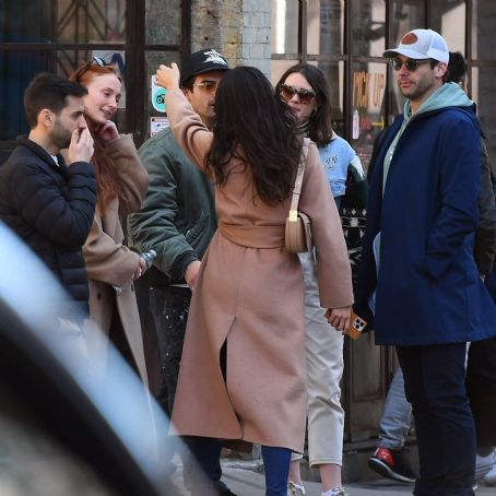 Sophie Turner – Joe Jonas on stroll in Manhattan