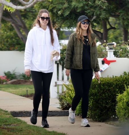 Katherine Schwarzenegger – With sister Christina in Los Angeles