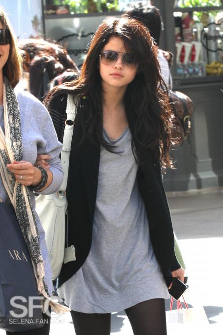 Selena Gomez Black Tights Black Boots Shopping With Mom October 4 09 Famousfix Com Post
