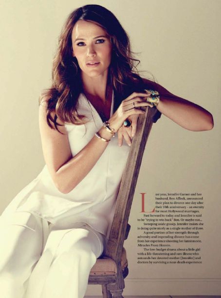 Jennifer Garner - Women's Weekly Magazine Pictorial [Malaysia] (August 2016)
