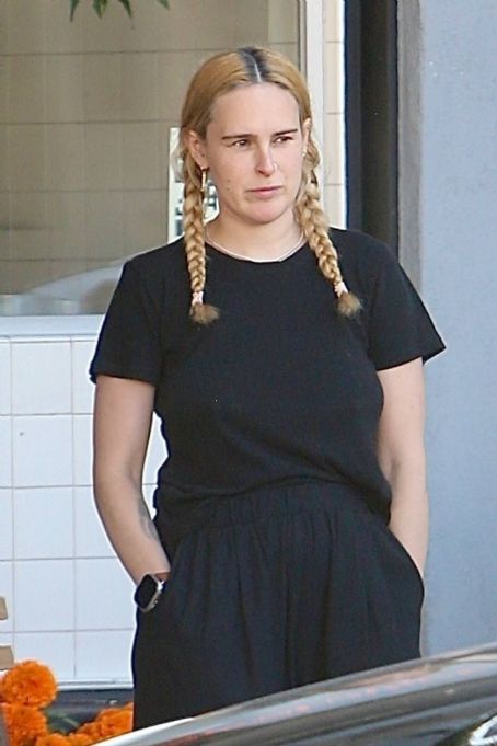 Rumer Willis – Dons new hairstyle while out in West Hollywood - FamousFix