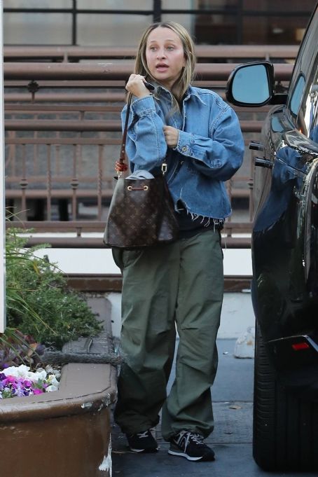 Jennifer Meyer – Arrives at Sushi Park in West Hollywood