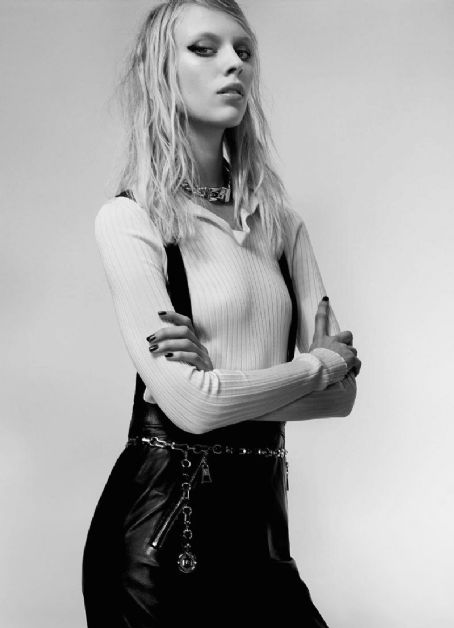 Vogue Turkey October 2015 | Juliana Schurig Picture #46730005 - 454 x ...