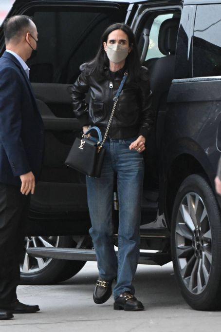 Jennifer Connelly – Seen at JFK Airport in New York | Jennifer Connelly