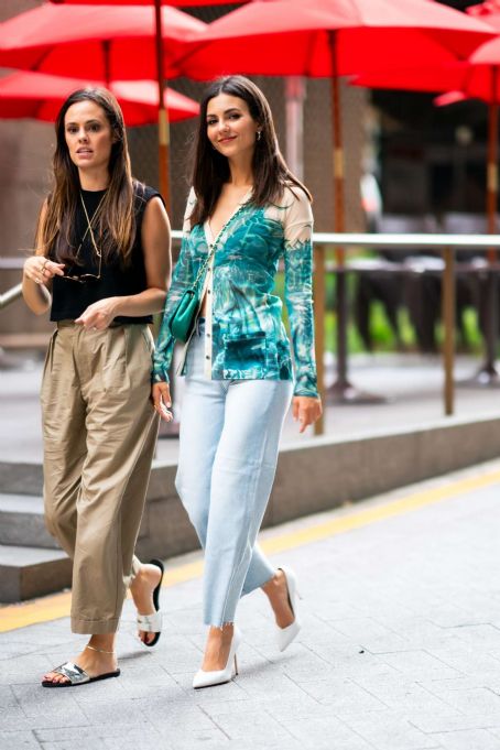 Victoria Justice out in Midtown New York | Victoria Justice Picture