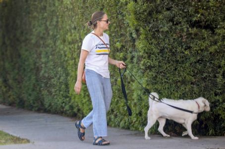 Jodie Foster – Goes for a walk with her dog in Los Angeles