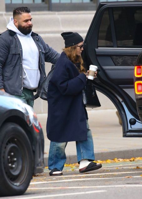 The Photos You Need To See: Joshua Jackson & Simone Ashley In Nyc! - xjhdqks