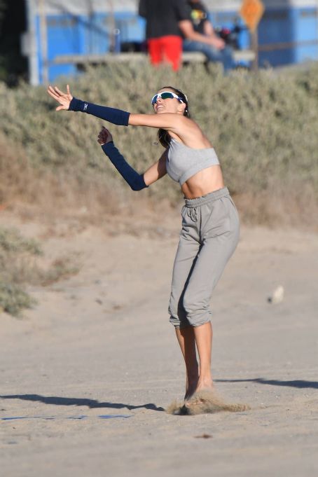 Alessandra Ambrosio – play beach volleyball with her friends