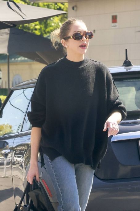 Stassi Schroeder – Seen with friends over lunch in Los Feliz