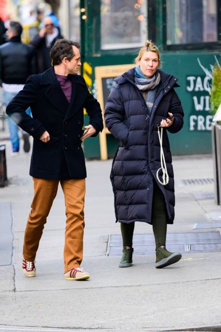 Claire Danes – With Hugh Dancy enjoy a lunch break from parenting duties in New York