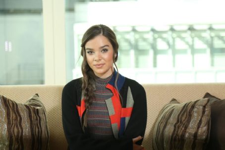 Hailee Steinfeld Photoshoot 03/25/2019 | Hailee Steinfeld Picture