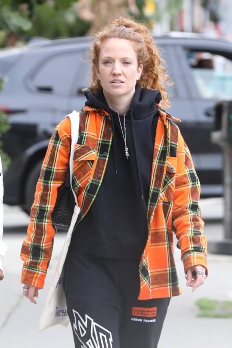 Who is Jess Glynne dating? Jess Glynne girlfriend, wife