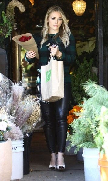 Hilary Duff stops to buys some flowers for her Thanksgiving festivities in Los Angeles