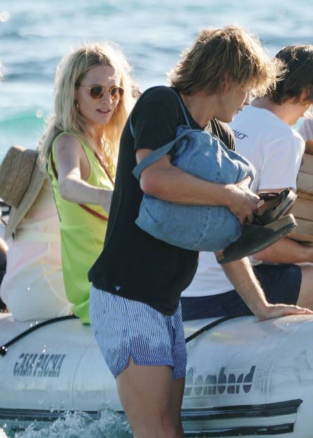 Poppy Delevingne – With Jordan Barrett On Holiday Together In Formentera