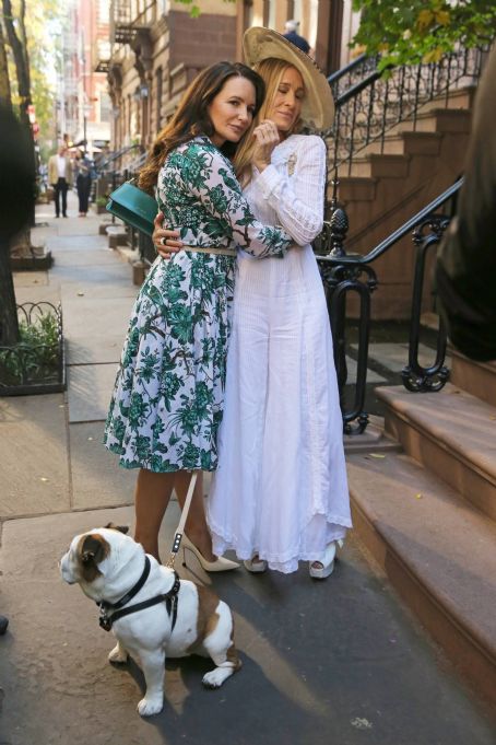 Sarah Jessica Parker – With Kristin Davis on set of ‘And Just Like That’ in NY