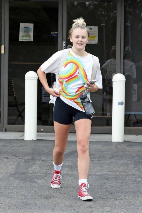 JoJo Siwa – Out in Los Angeles | JoJo Siwa Picture #111042479 - 454 x