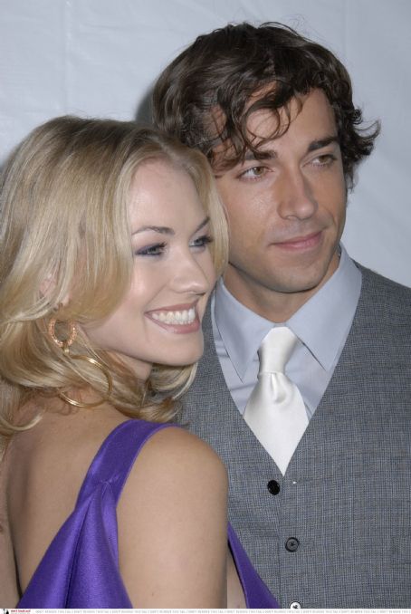 Yvonne Strahovski Picture - Photo Of Zachary Levi And Yvonne Strahovski 