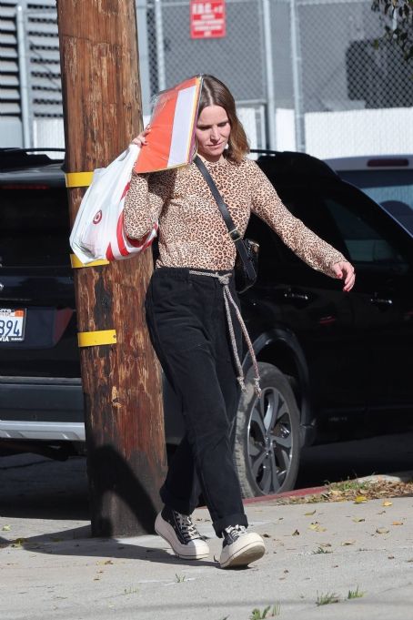 Kristen Bell – Shopping at Target in Los Angeles