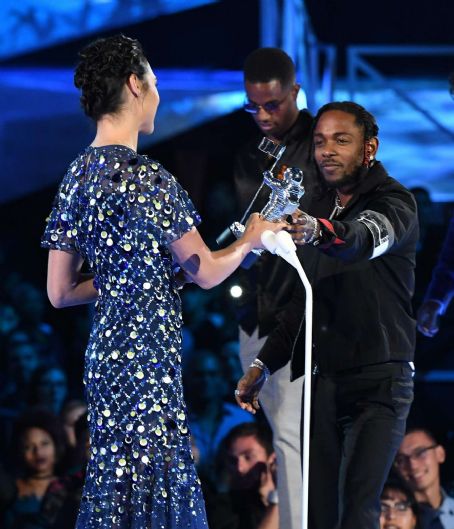 Gal Gadot and Kendrick Lamarr  – 2017 MTV Video Music Awards in Los Angeles