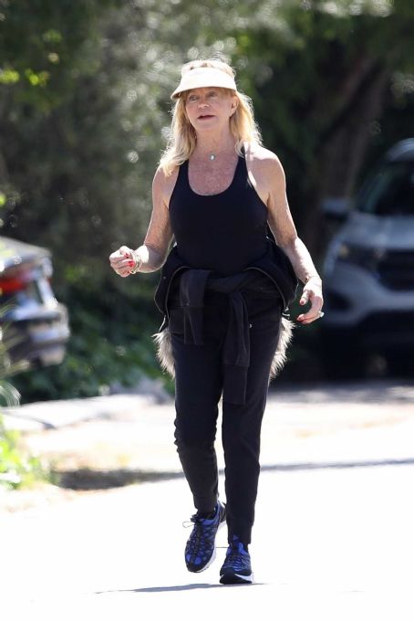 Goldie Hawn and Boston Russell – Get a Walk in Brentwood - FamousFix