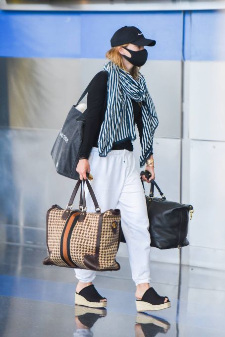 Olivia Wilde – Seen Departing JFK Airport in New York City | Olivia ...