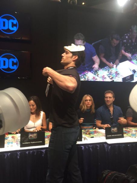 SURTO com SUPERMAN! NOVIDADES IMPASSE HENRY CAVILL + COMIC-CON 