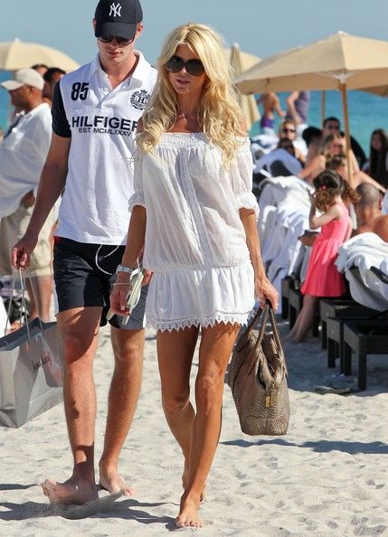 Victoria Silvstedt Enjoying A Day At The Beach In Miami - FamousFix