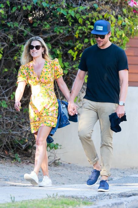 Ali Larter and Hayes MacArthur – Out and about in Malibu