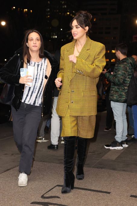 Drew Barrymore – Driving around with Courteney Cox and Melissa Barrera in NY